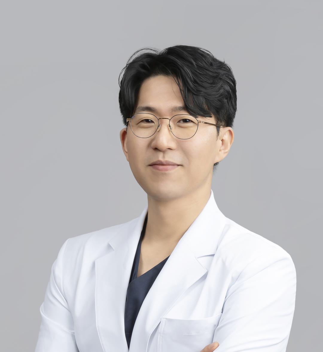 이채윤 대표원장 - 구강악안면외과 전문의